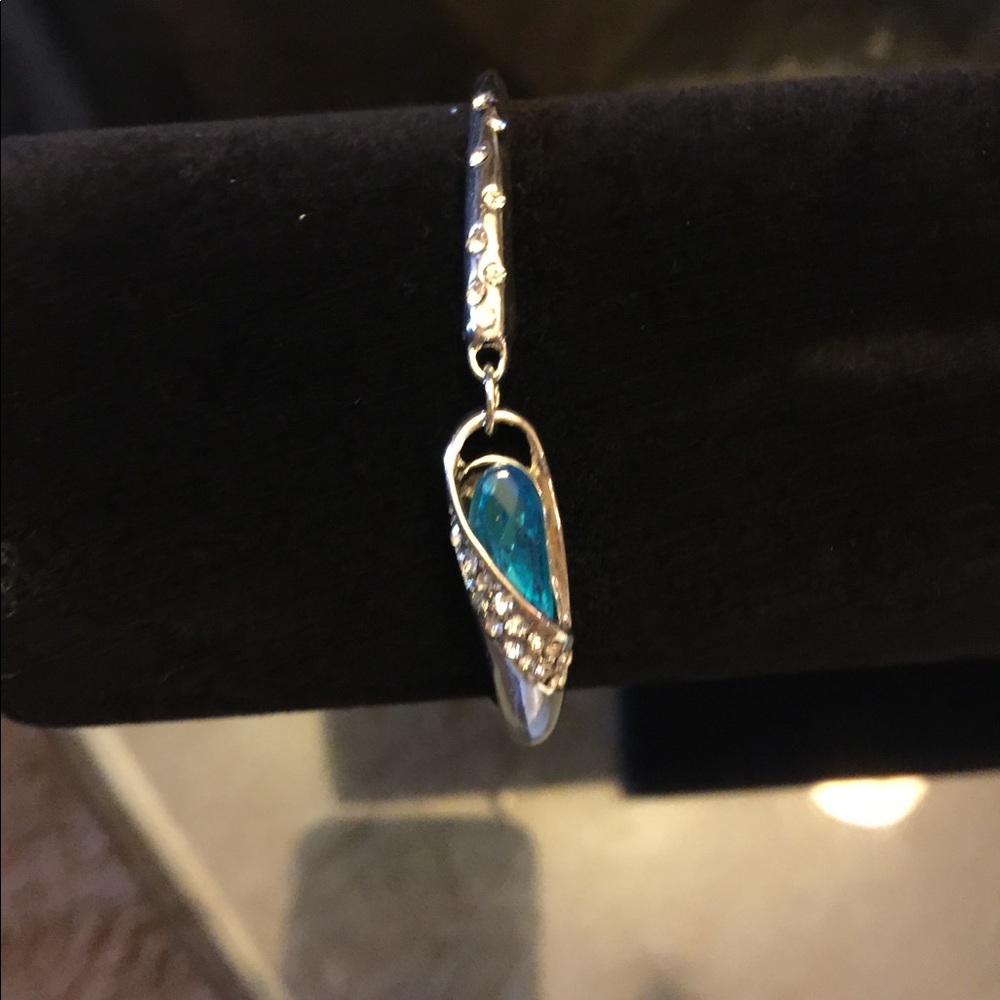 Bracelets - Picture 3 of 8